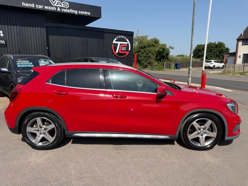 Mercedes-Benz GLA Class Gla200 Cdi Amg Line Red #2