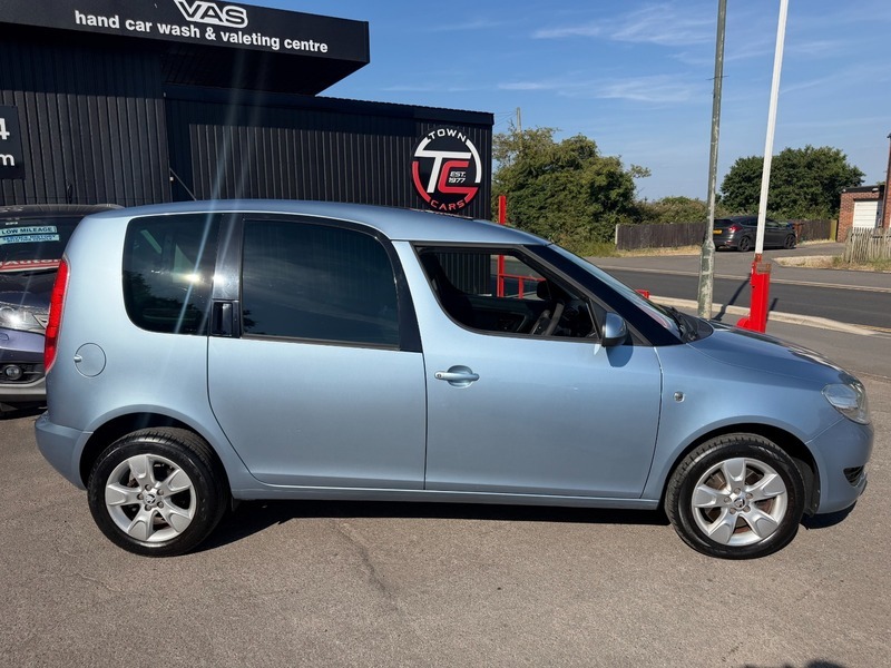 Skoda Roomster 1.6 Tdi Scout Euro 5 Red #22