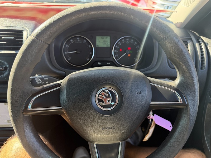 Skoda Roomster 1.6 Tdi Scout Euro 5 Red #15