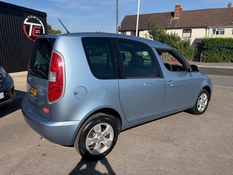 Skoda Roomster 1.6 Tdi Scout Euro 5 Red #23
