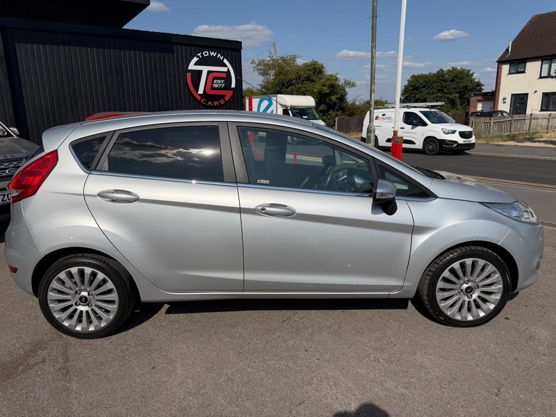 Ford Fiesta Titanium-5 Speed Only 66441 Silver #2