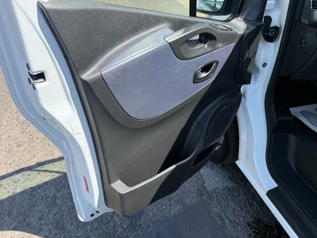 Vauxhall Vivaro Vivaro 2900 Cdti White #17