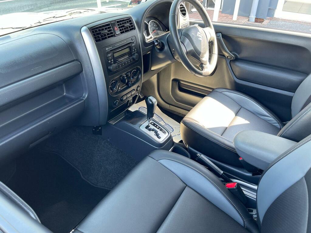 Suzuki Jimny 0.7 Automatic White #16