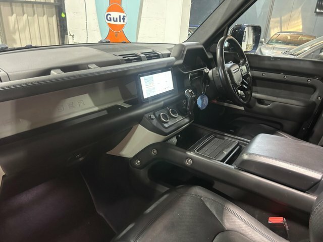 Land Rover Defender 110 2.0 D240 Se 110 7 Seat Green #16