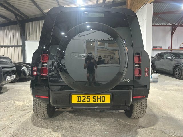 Land Rover Defender 110 2.0 D240 Se 110 7 Seat Green #9