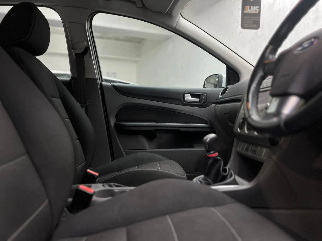Ford Focus Zetec 3-Door Blue #42