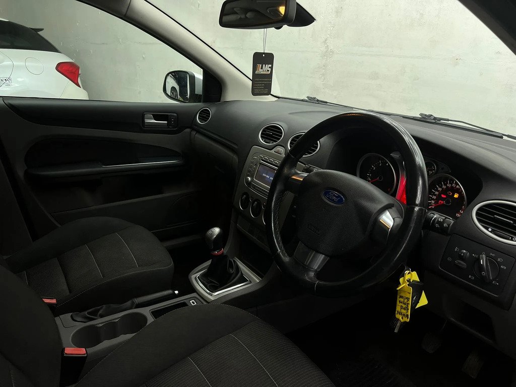 Ford Focus Zetec 3-Door Blue #43