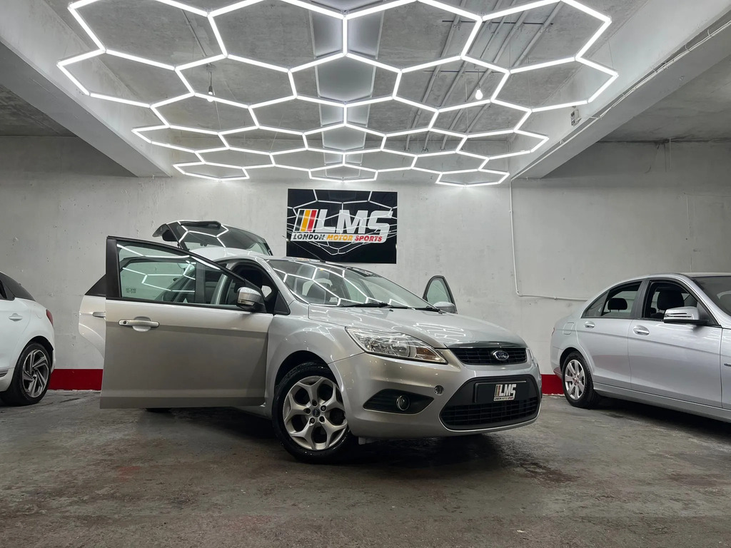 Ford Focus Zetec 3-Door Blue #30