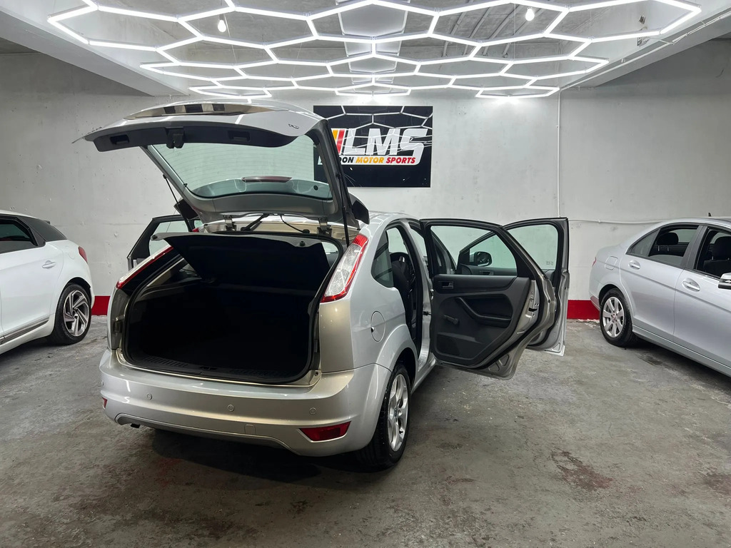Ford Focus Zetec 3-Door Blue #85