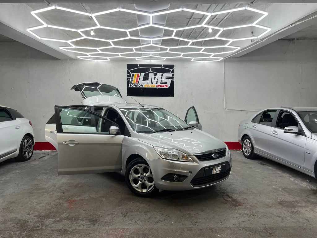 Ford Focus Zetec 3-Door Blue #28