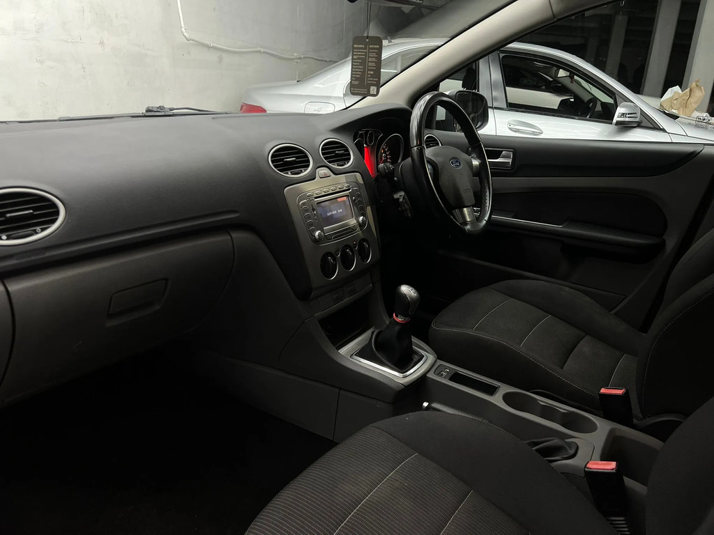 Ford Focus Zetec 3-Door Blue #38