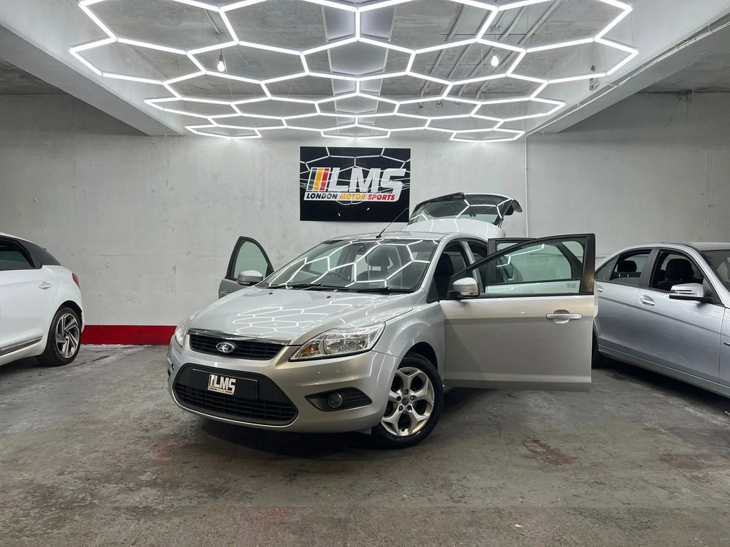 Ford Focus Zetec 3-Door Blue #12