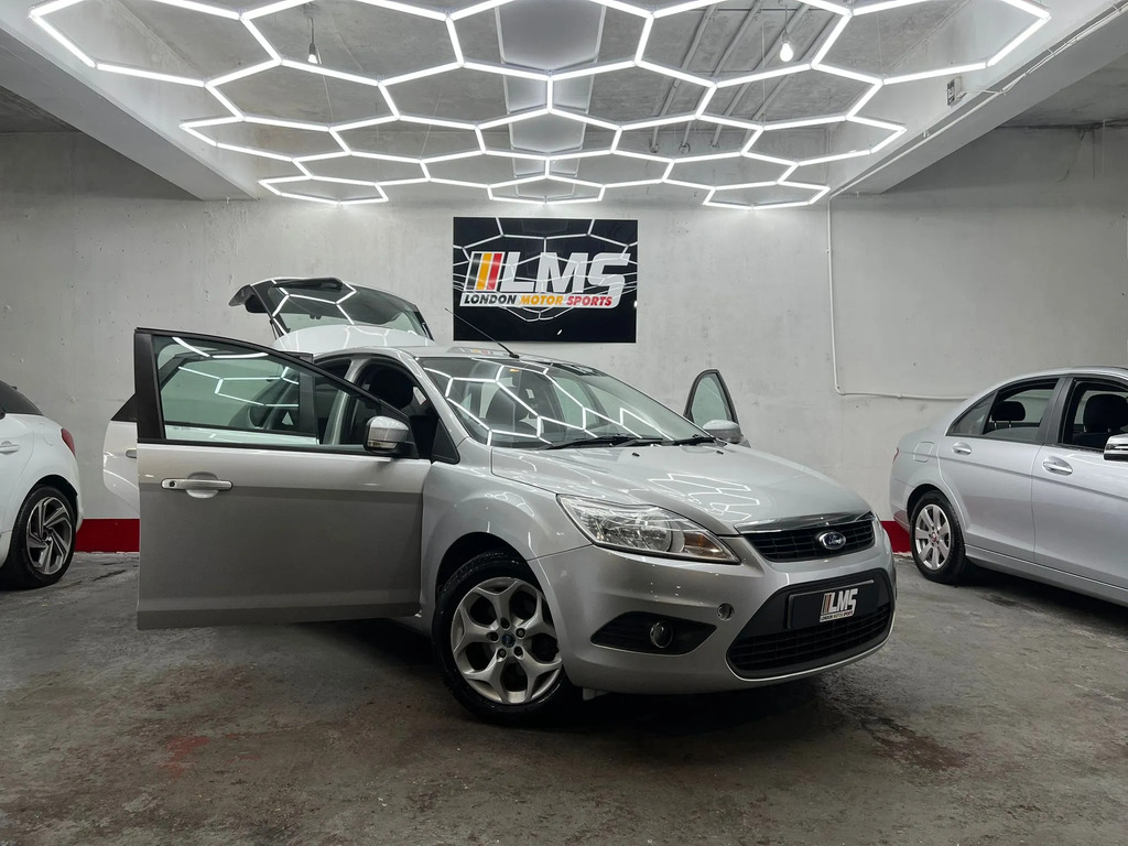 Ford Focus Zetec 3-Door Blue #32