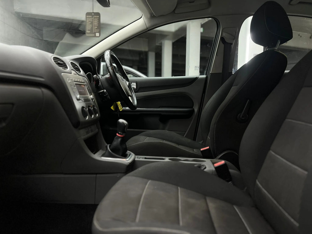 Ford Focus Zetec 3-Door Blue #37