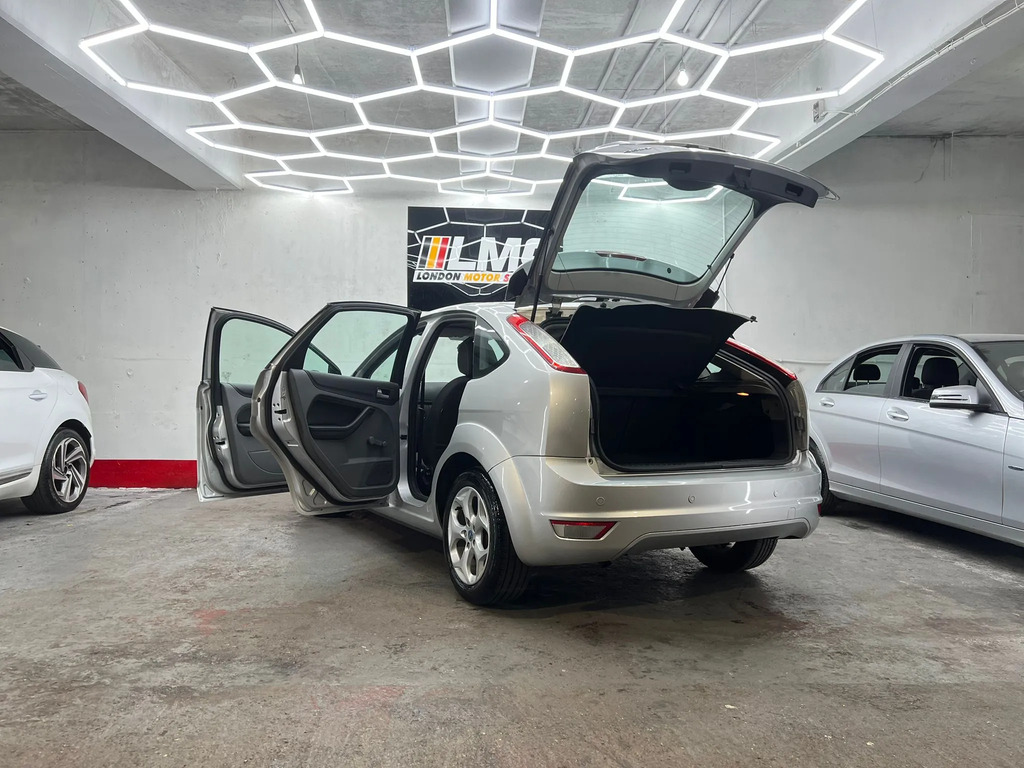 Ford Focus Zetec 3-Door Blue #64