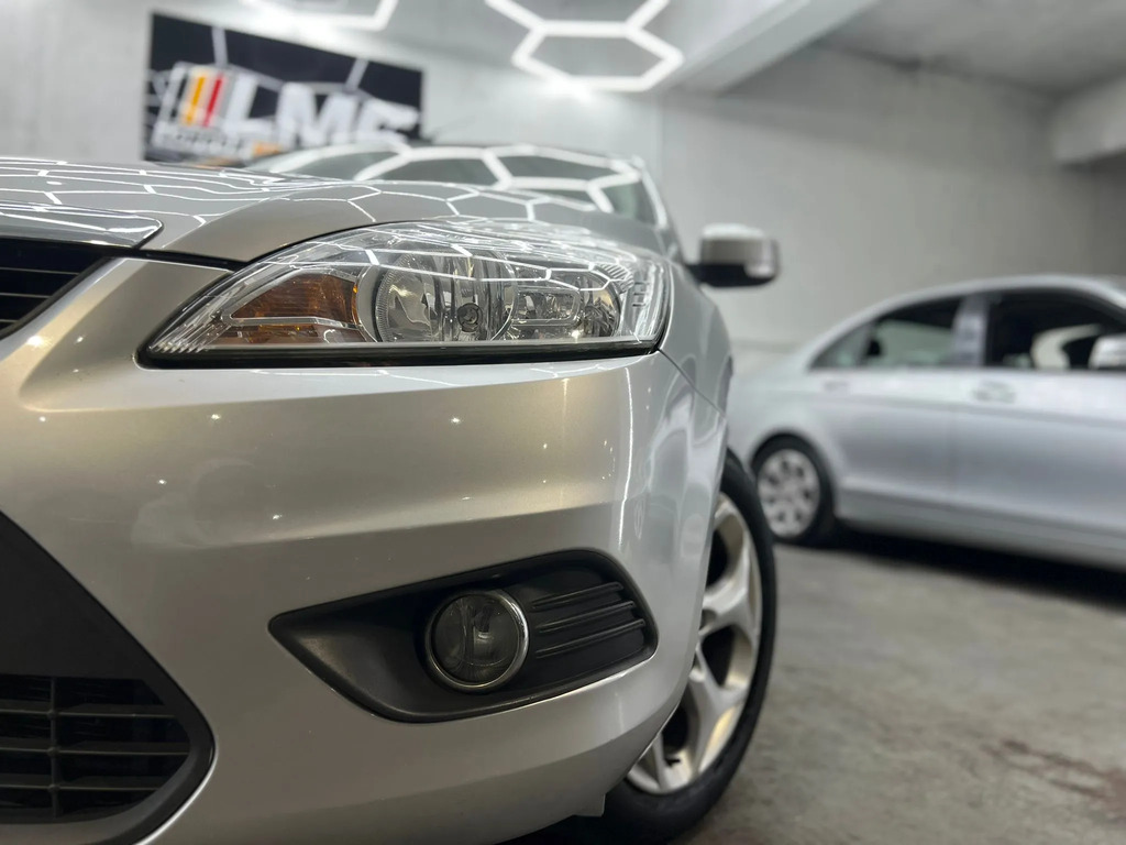 Ford Focus Zetec 3-Door Blue #10