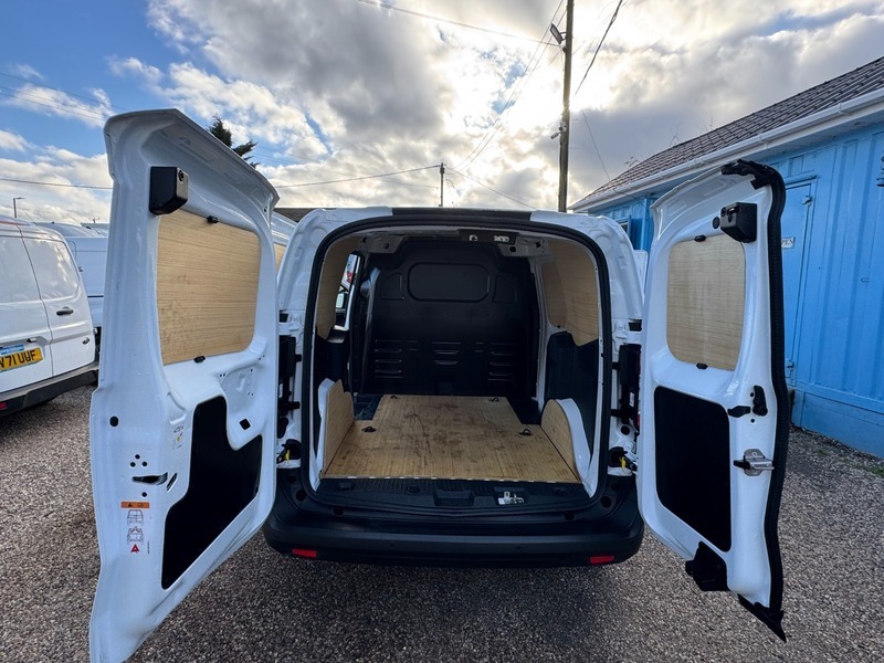 Ford Transit Courier Mpv Black #18