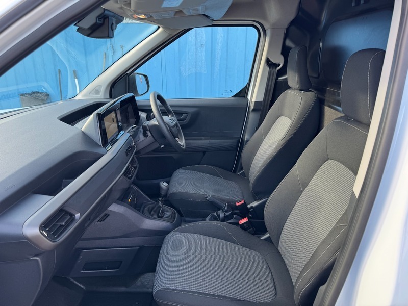 Ford Transit Courier Mpv Black #12