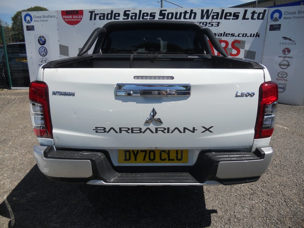 Mitsubishi L200 Double Cab Di-d 150 Barbarian X 4Wd White #4