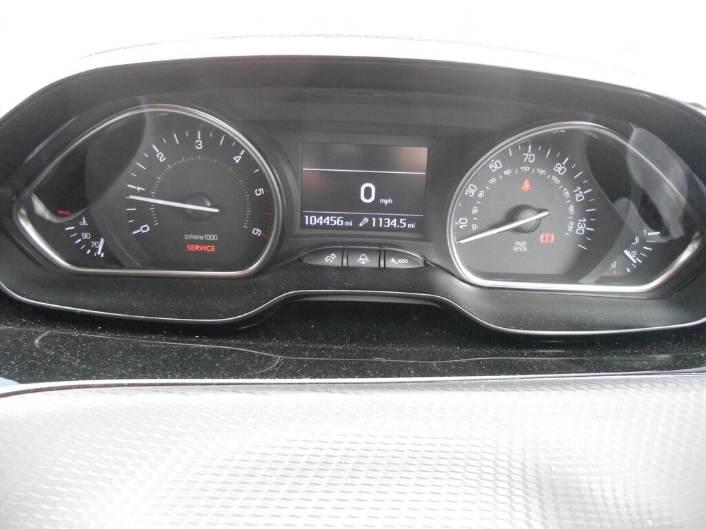 Peugeot 2008 1.6 Bluehdi 100 Allure Black #5