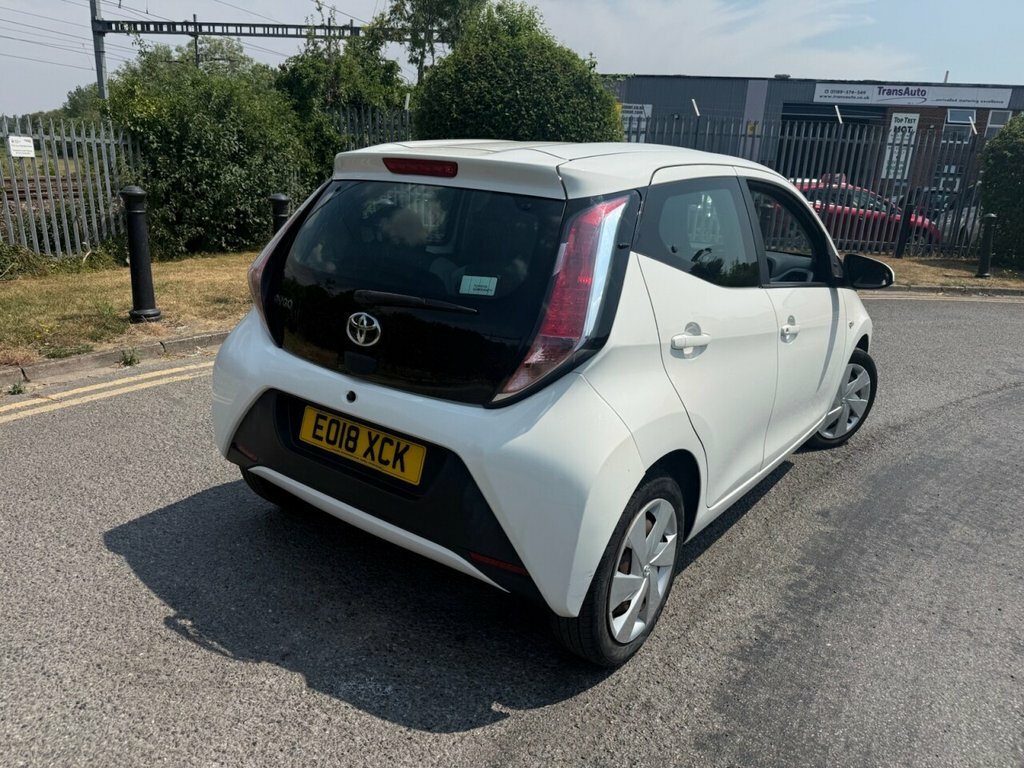 Toyota Aygo 1L X-play EO18XCK White #3