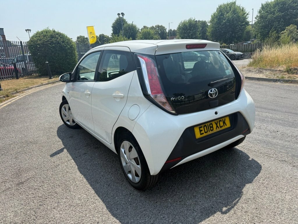 Toyota Aygo 1L X-play EO18XCK White #6