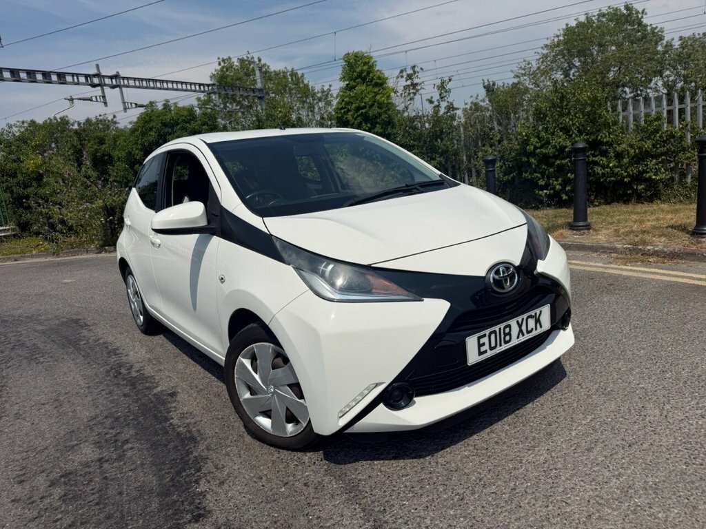 Toyota Aygo 1L X-play EO18XCK White #4