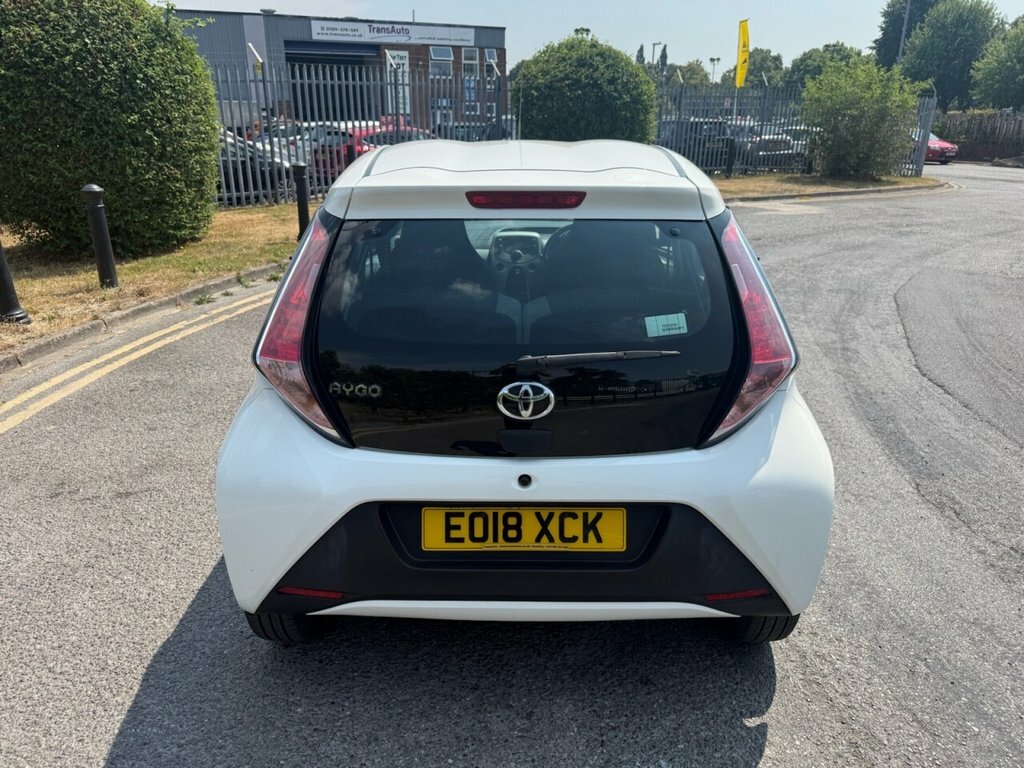 Toyota Aygo 1L X-play EO18XCK White #2