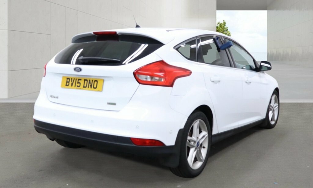 Ford Focus 1L Titanium White #4