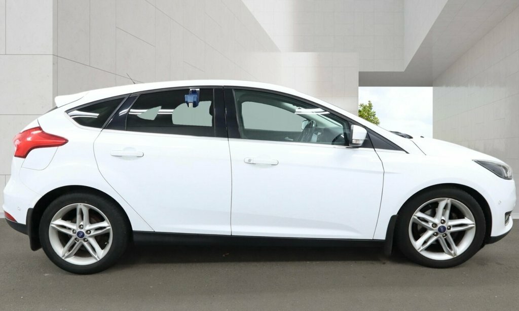 Ford Focus 1L Titanium White #5