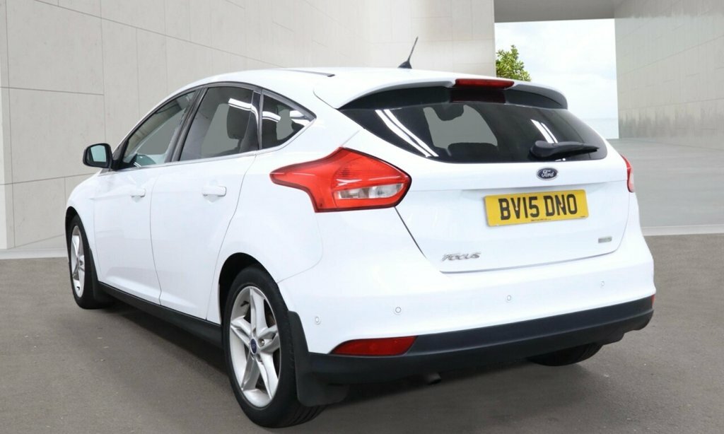 Ford Focus 1L Titanium White #3