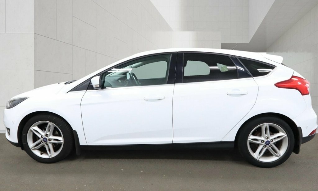 Ford Focus 1L Titanium White #6