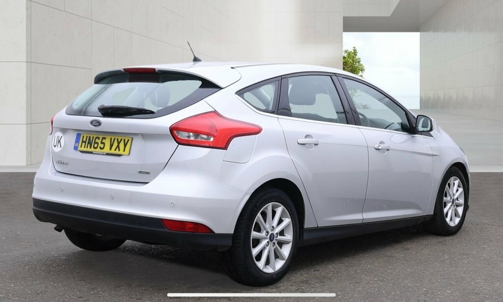 Ford Focus 1L Titanium Silver #4