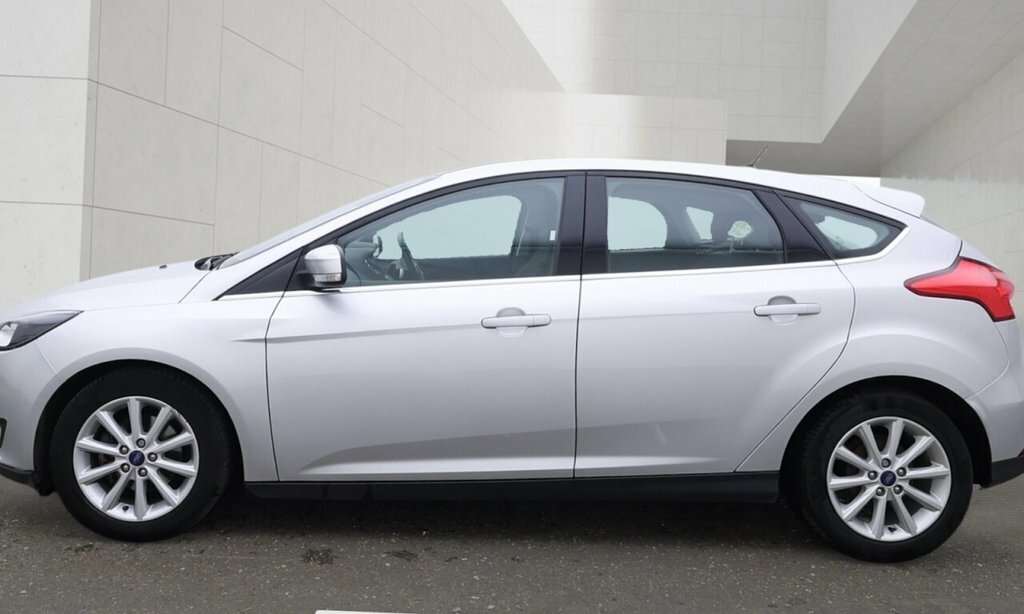 Ford Focus 1L Titanium Silver #6