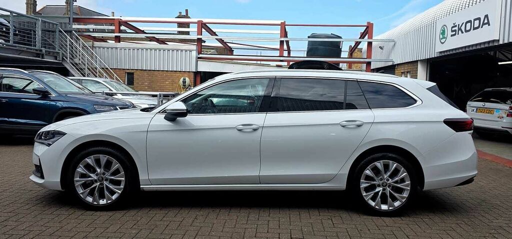 Skoda Superb 1.5 Tsi E-tec Se L Dsg White #4