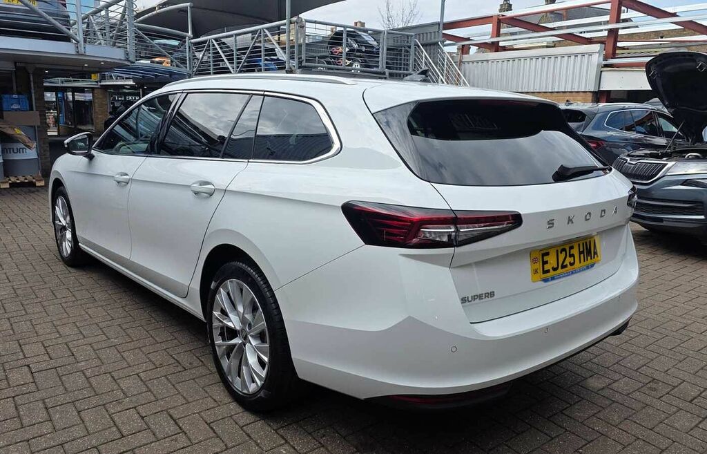 Skoda Superb 1.5 Tsi E-tec Se L Dsg White #3