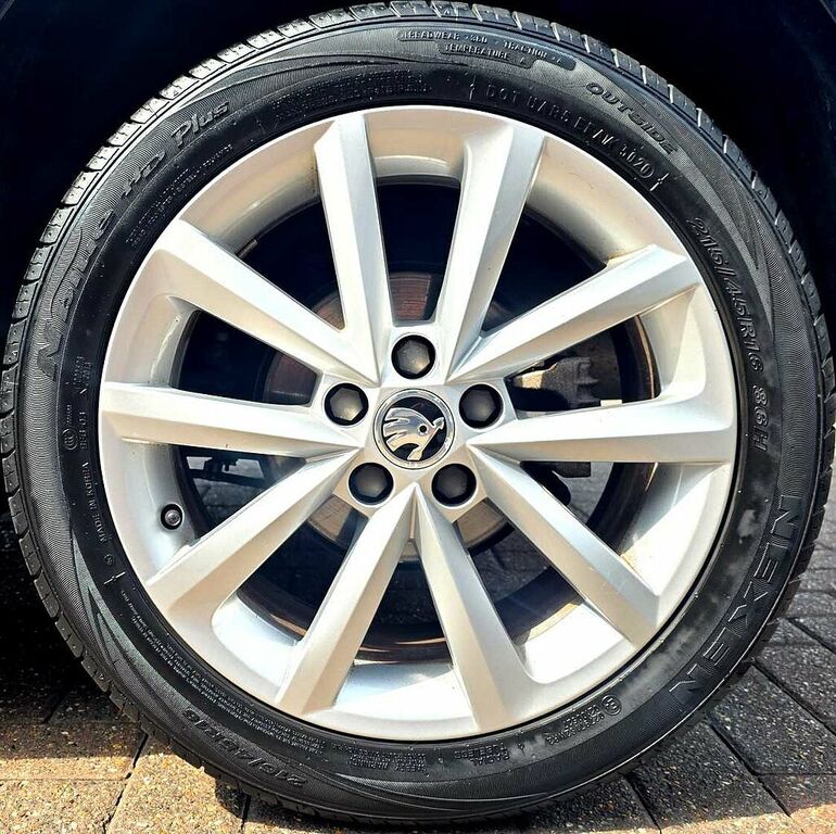 Skoda Fabia 1.0 Tsi Colour Edition Dsg Black #5
