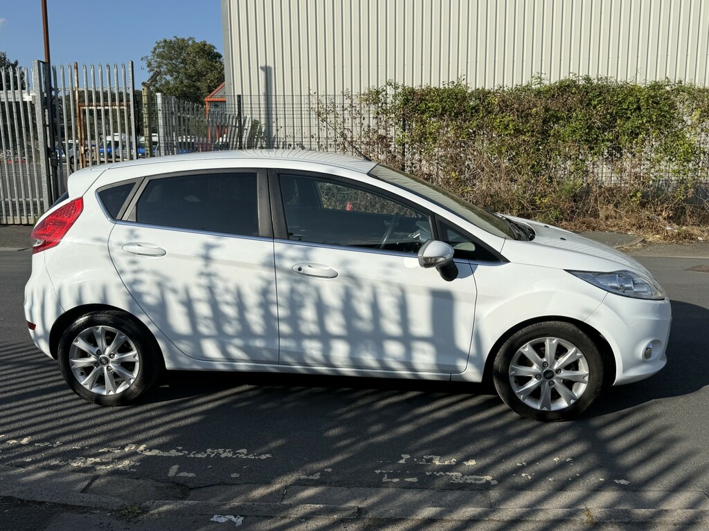 Ford Fiesta Hatchback 1.4 Titanium 2011 White #5