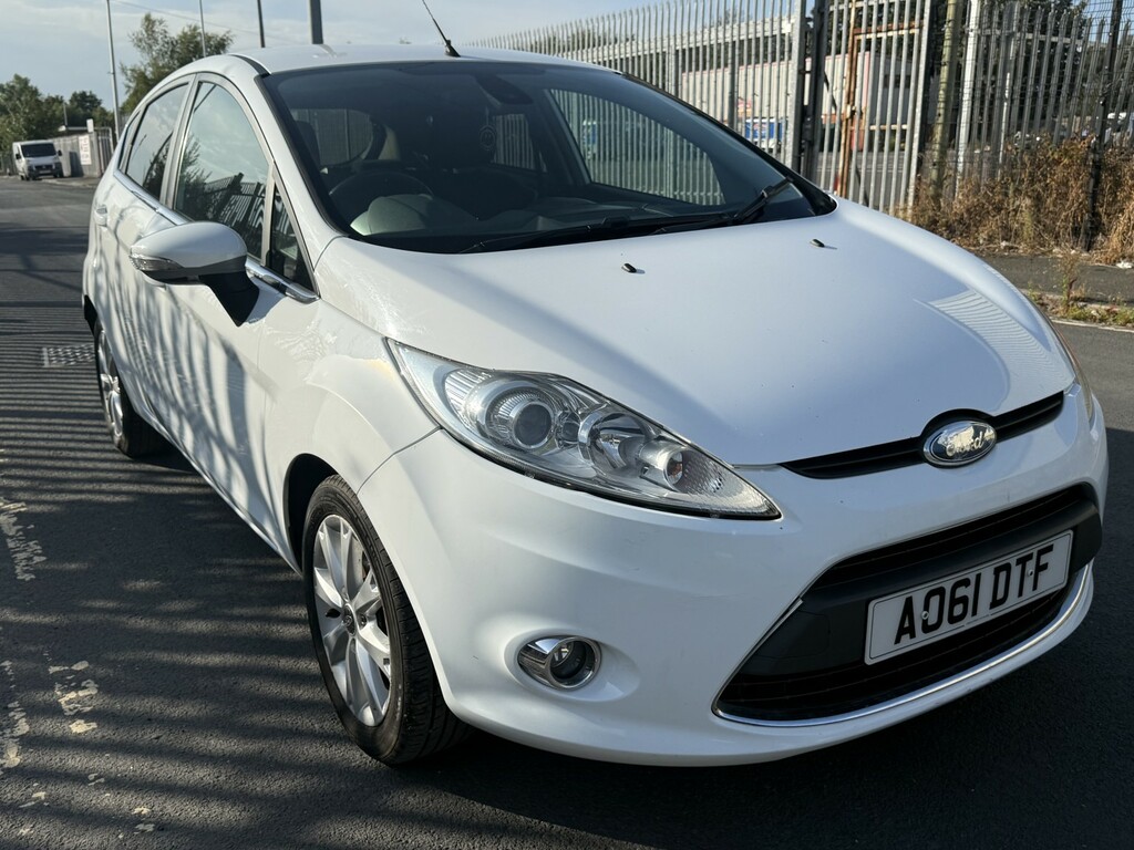 Ford Fiesta Hatchback 1.4 Titanium 2011 White