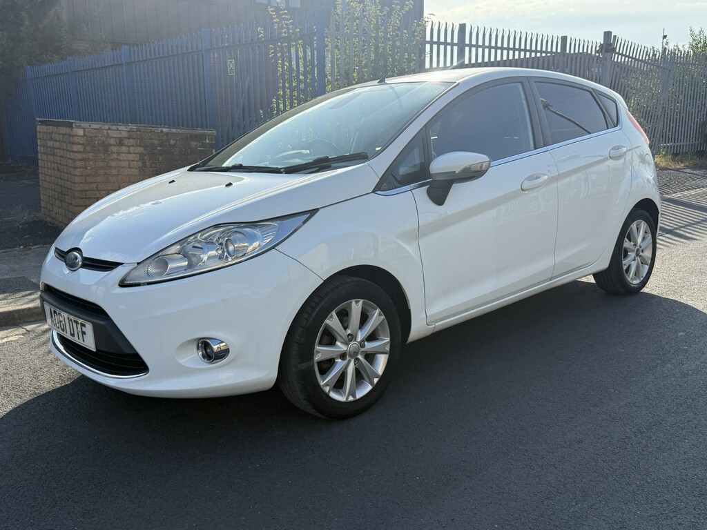 Ford Fiesta Hatchback 1.4 Titanium 2011 White #3