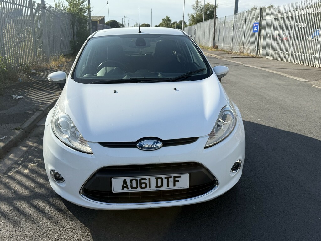 Ford Fiesta Hatchback 1.4 Titanium 2011 White #2