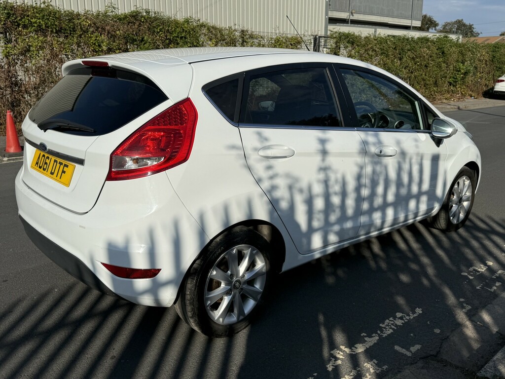 Ford Fiesta Hatchback 1.4 Titanium 2011 White #6