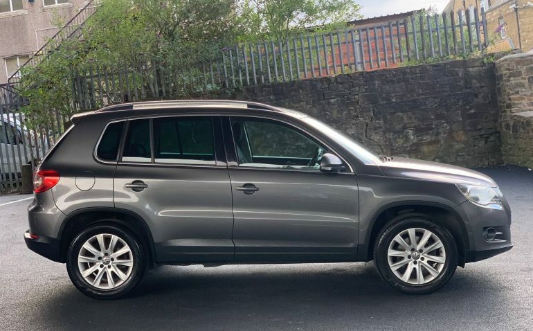 Volkswagen Tiguan 2.0 Litre Tdi Grey #4
