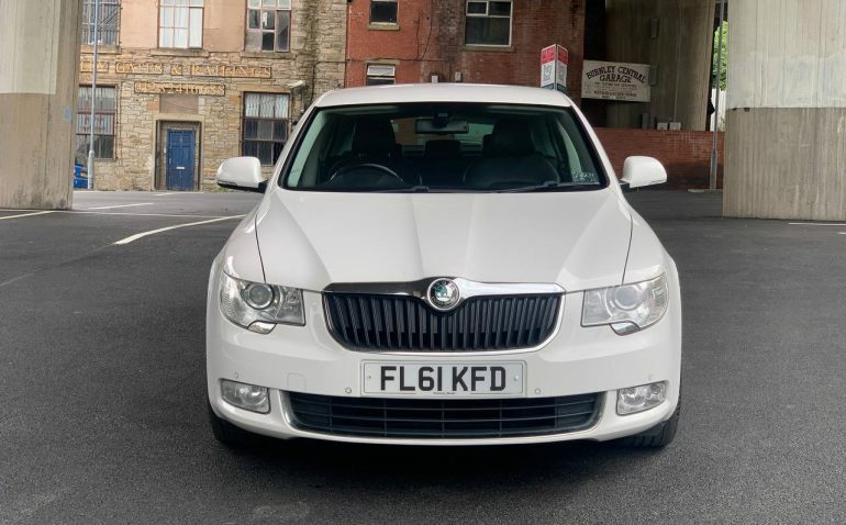 Skoda Superb 2.0 Tdi Elegance Euro 5 White #3