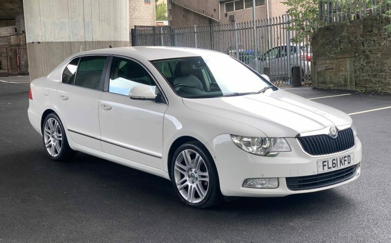 Skoda Superb 2.0 Tdi Elegance Euro 5 White
