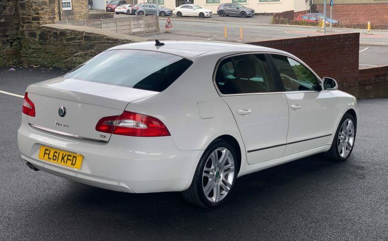 Skoda Superb 2.0 Tdi Elegance Euro 5 White #5