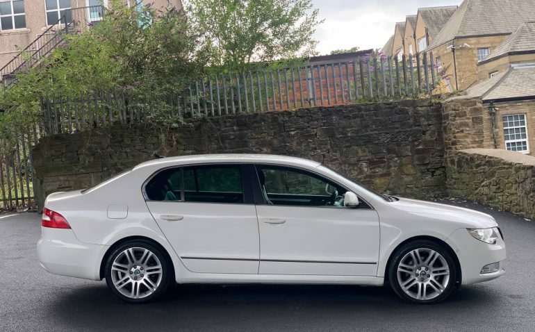 Skoda Superb 2.0 Tdi Elegance Euro 5 White #4