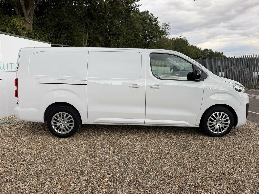 Vauxhall Vivaro Pro White #4