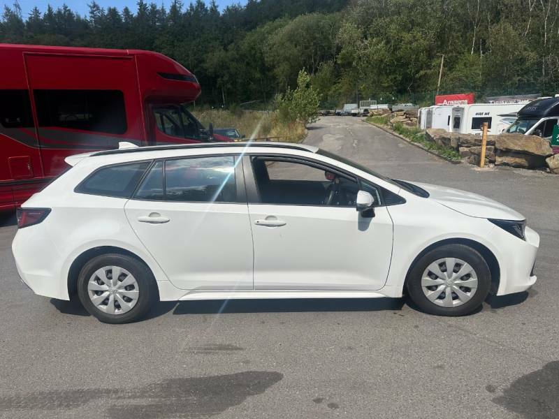 Toyota Corolla 1.8 Vvt-i Hybrid Commercial 2023 Car Derived White