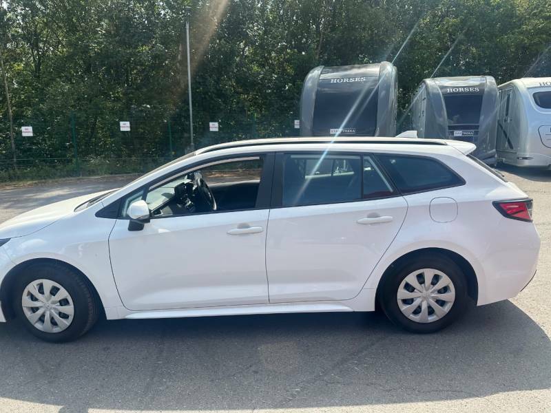 Toyota Corolla 1.8 Vvt-i Hybrid Commercial 2023 Car Derived White #3